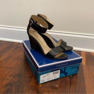 Seychelles Dreamy Black Leather Wedge Sandal w Ankle Strap
